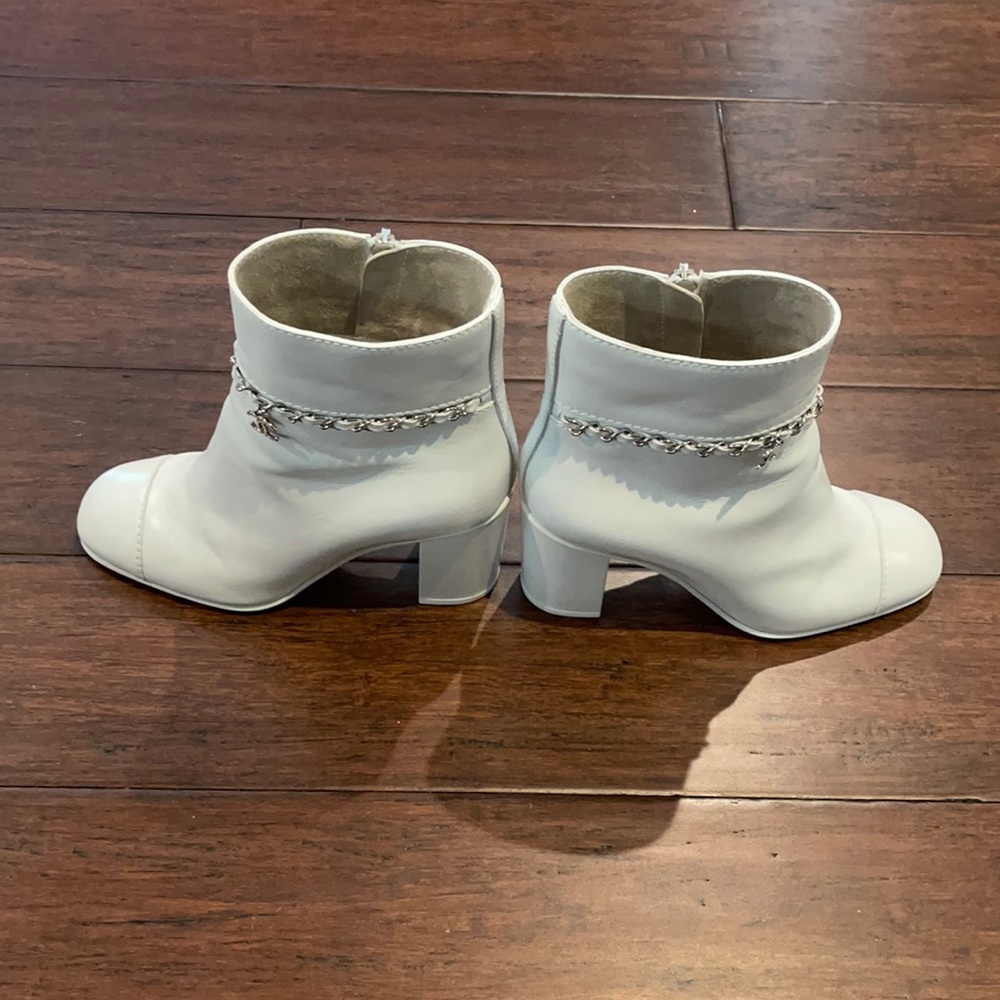 CHANEL
Calfskin Cap Toe Chain Short Boots